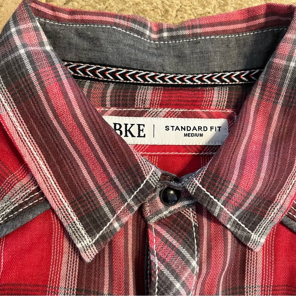 BKE Standard Fit Red Plaid Black Snap Short Sleeve Shirt Men’s Size Medium - Picture 3 of 12
